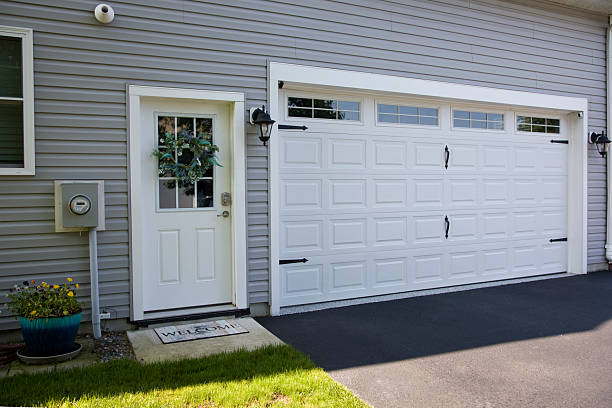 24/7 Emergency Garage Door Panel Replacement experts in Meadow Glade, WA